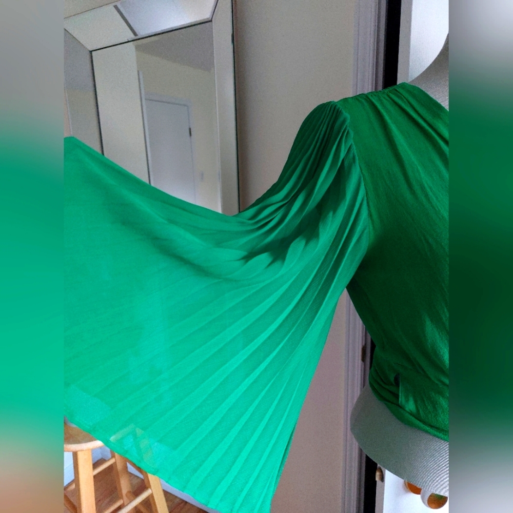 Alice + Olivia 100% Emerald Green Silk Wrap Shirt - Medium - Excellent Condition - Picture 4 of 13